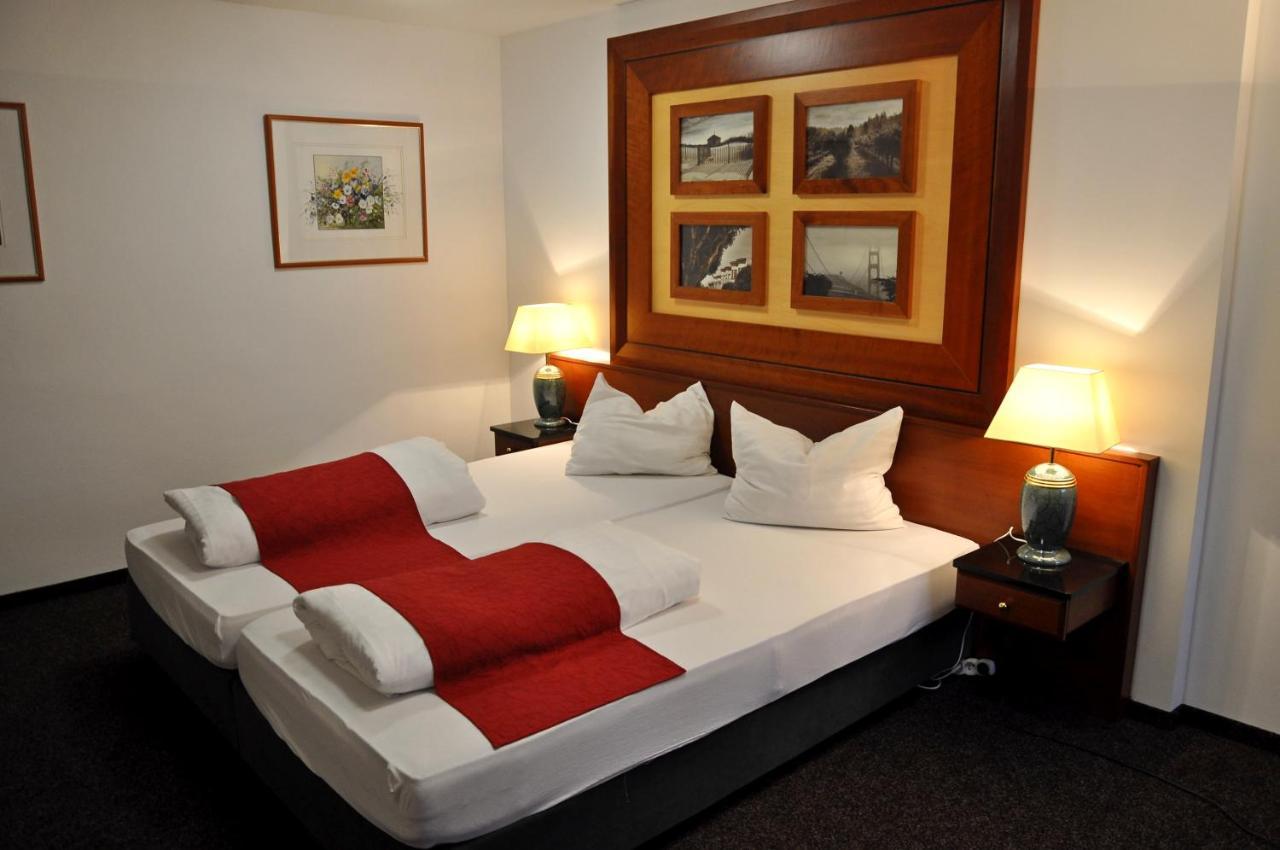 Hotel U Bileho Kone Локет Екстериор снимка