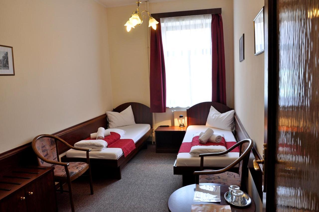 Hotel U Bileho Kone Локет Екстериор снимка