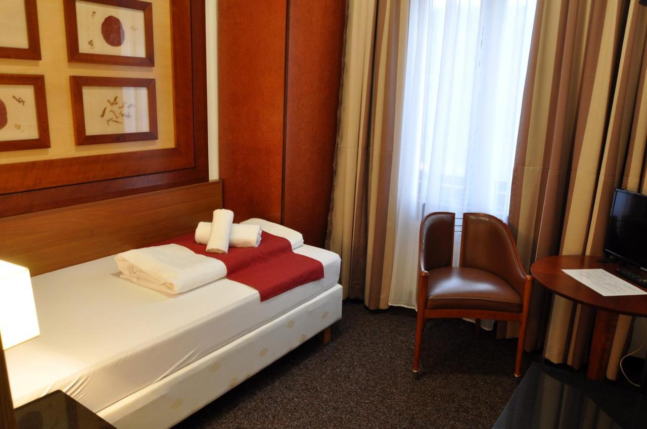 Hotel U Bileho Kone Локет Екстериор снимка