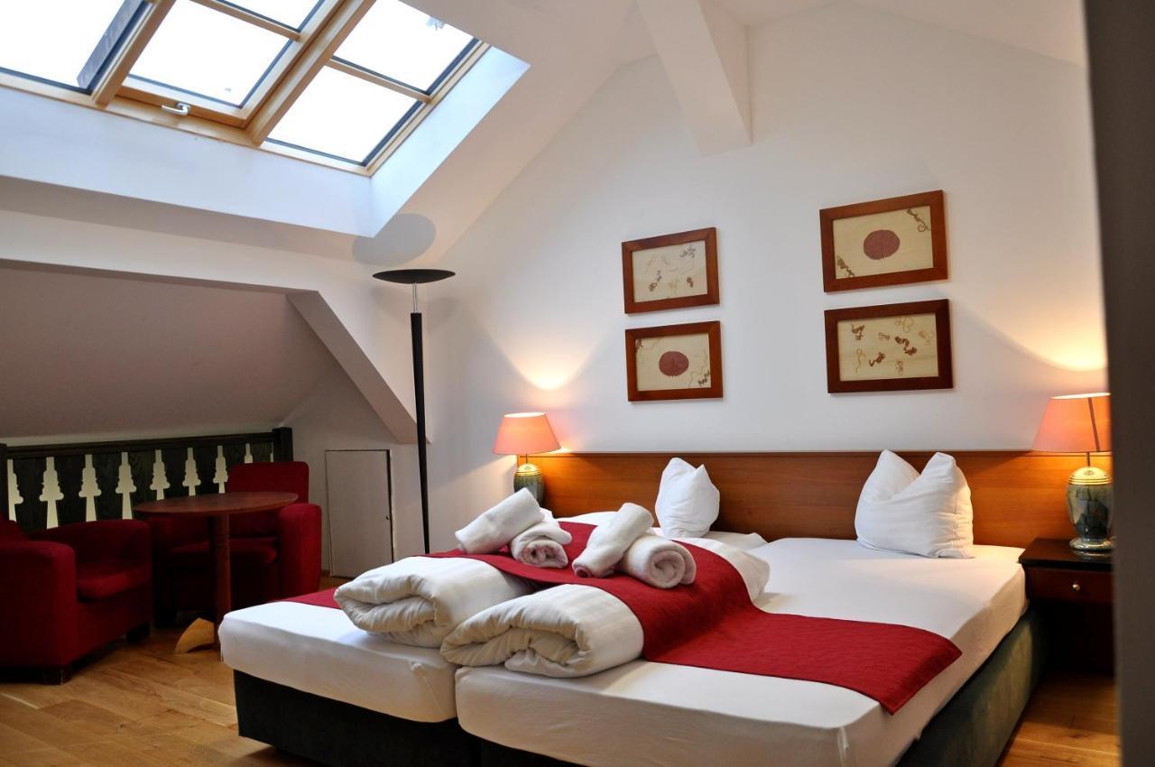 Hotel U Bileho Kone Локет Екстериор снимка