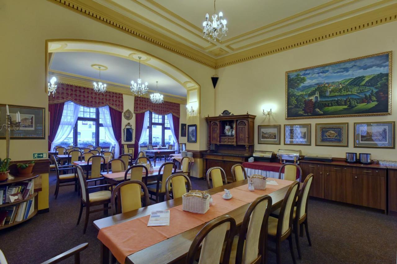 Hotel U Bileho Kone Локет Екстериор снимка