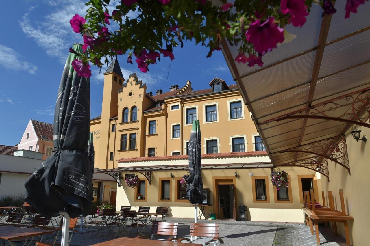 Hotel U Bileho Kone Локет Екстериор снимка